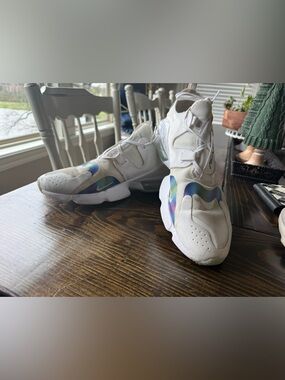 Nike Air Max Infinity White Sneakers with Iridescent Multicolor Accent